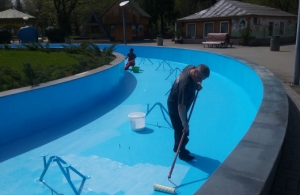 Vopsea specială pentru piscină