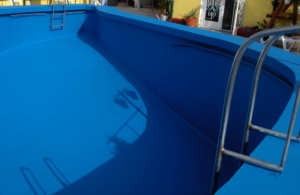 Vopsea specială pentru piscină